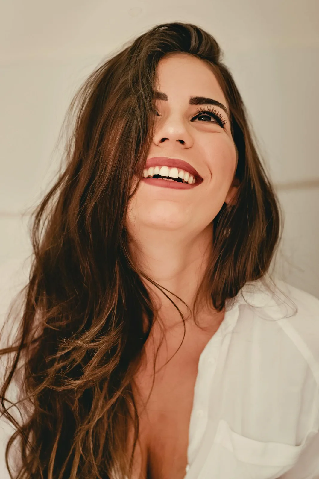 woman smiling brunette white shirt